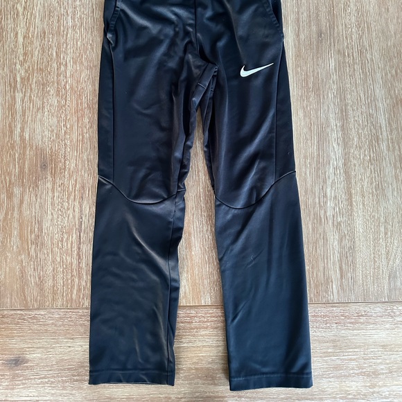 Nike Boys’ Black Dri-Fit Sweatpants Athletic Pant - Picture 2 of 7